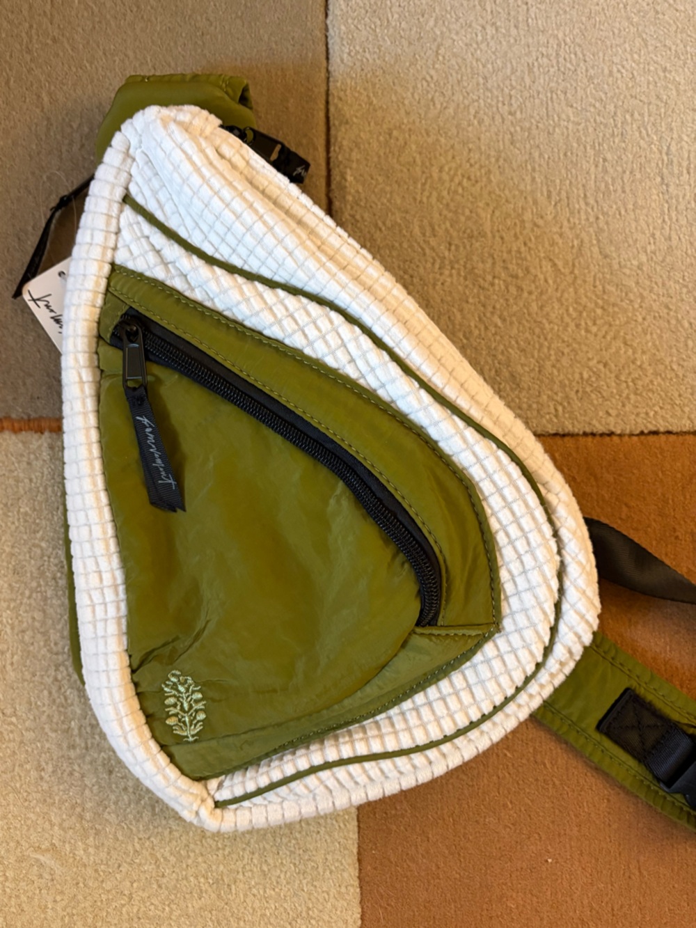 FP MOVEMENT Cold Shoulder Sling Bag